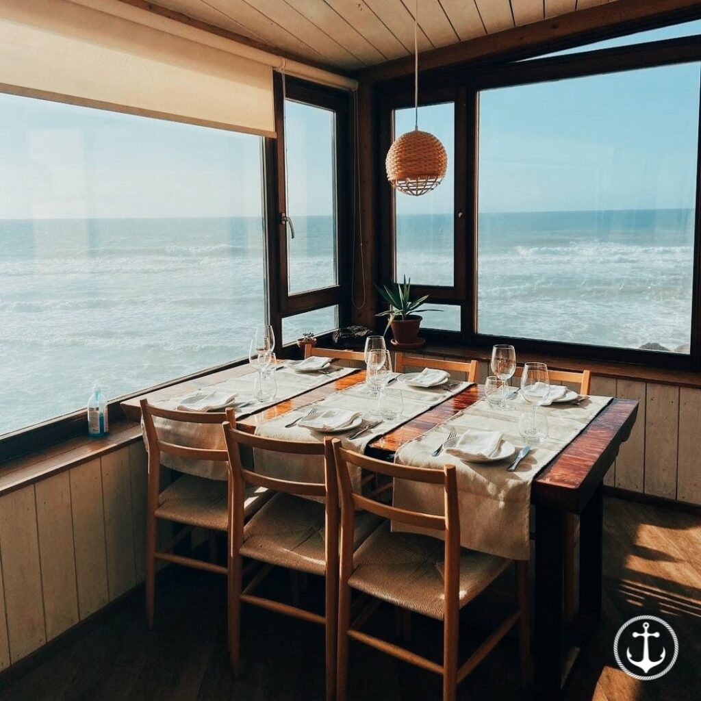le restaurant Azenhas do Mar au Portugal a vue sur l'océan