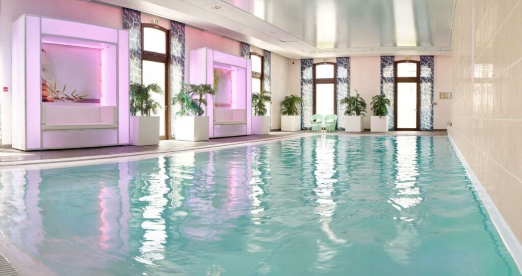hôtel pas cher Disneyland Paris: Radisson Blu avec piscine