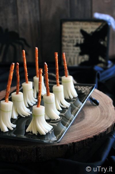 recettes Halloween enfants: le balai de sorcière en fromage