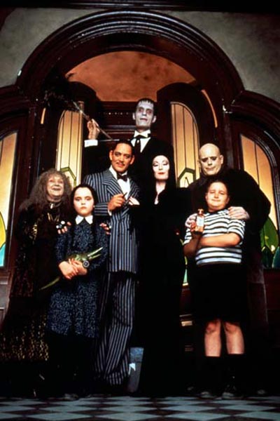 parmi les films à regarder en famille à Halloween: la famille Addams