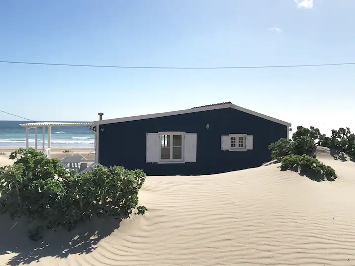 10 cabanes pour dormir sur la plage à la costa da caparica