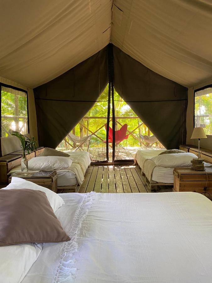 Parmi les expériences insolites à faire à l'île Maurice: dormir dans une tente sur pilotis